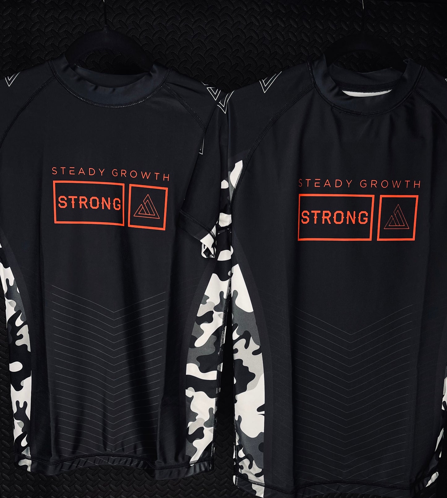 STEADY STRONG RASH GUARD